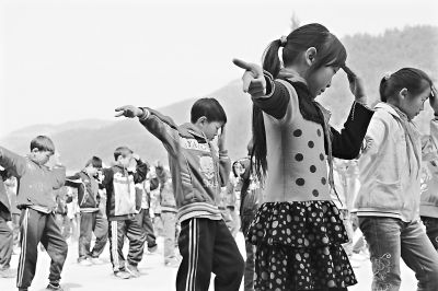 中国の小学校が子供達にマイケルダンスを義務化!?
